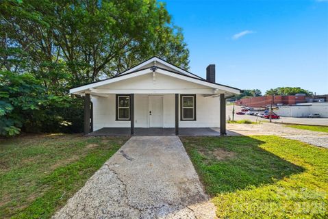 718 11th Street Place pending home in Oakland Heights, Hickory, NC