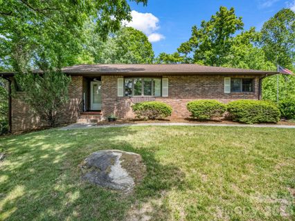 156 Deer Run active home in Rambling Ridge, Hendersonville, NC