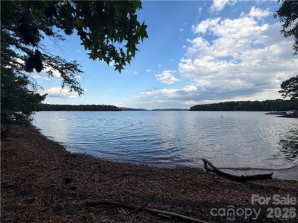 Homes in Yachtsman Point, Lexington