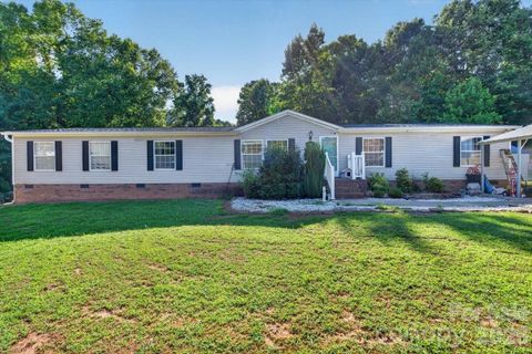 140 Teak Drive pending home in Oak Creek, Statesville, NC