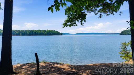 268 Kendricks Cove active home in Yachtsman Point, Lexington, NC