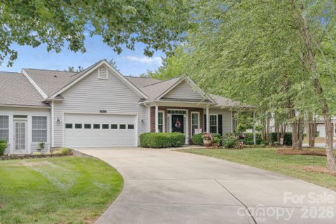 16627 Timber Crossing Road pending home in The Townes At Old Stone Crossing, Charlotte, NC