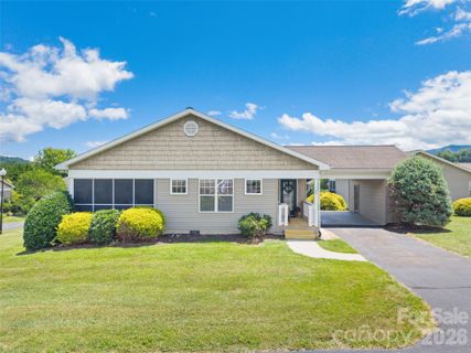 107 Cottage Loop pending home in Cottage Homes Of Cypress Meadows, Waynesville, NC