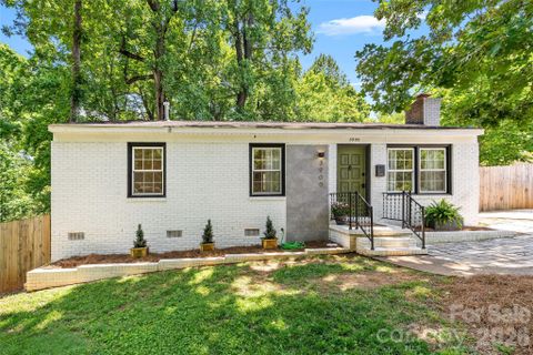 3900 Dunwoody Drive active home in Shamrock Hills, Charlotte, NC