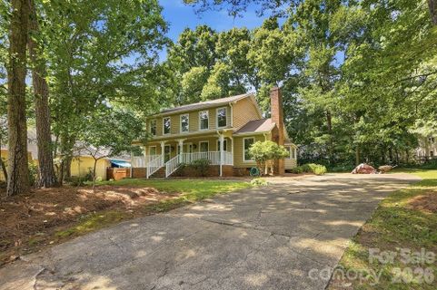 1070 Peachtree Lane pending home in Old Orchard, Fort Mill, SC