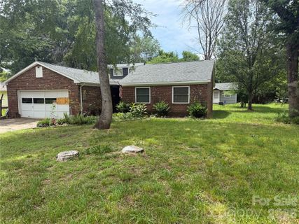 12309 Sherman Drive pending home in Taragate Farms, Charlotte, NC