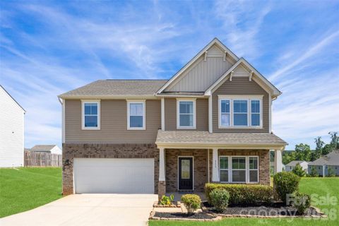 111 Trick Ski Lane active home in Hidden Lakes, Statesville, NC