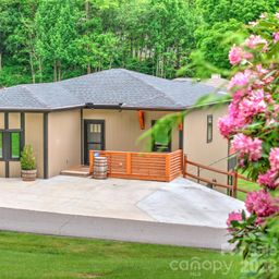 47 Winghaven Heights