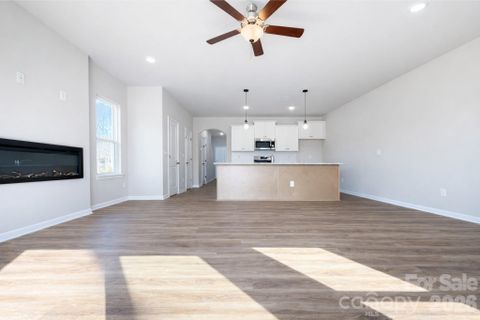3111 Aberleaf Lane active home in Abershire, Charlotte, NC
