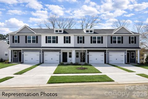 3114 Aberleaf Lane pending home in Abershire, Charlotte, NC