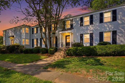 216 Wakefield Drive active home in Selwyn Village, Charlotte, NC