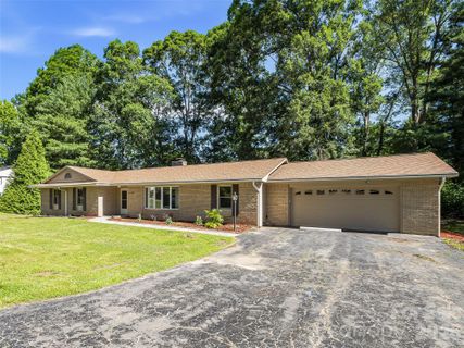 3158 Florida Drive pending home in Grimesdale, Hendersonville, NC