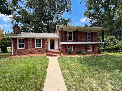 5410 Sharon Road active home in Beverly Woods, Charlotte, NC