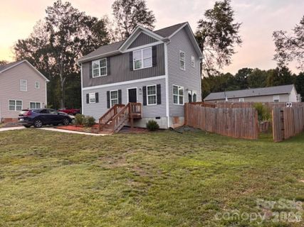 606 E Carpenter Street