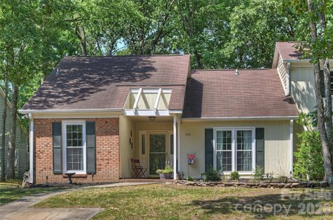 11114 Sevilla Court pending home in Renaissance On Carmel, Charlotte, NC