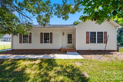 2436 29th Avenue Court pending home in Brookfield, Hickory, NC