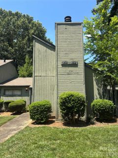 6141 Bent Tree Court pending home in Four Seasons, Charlotte, NC