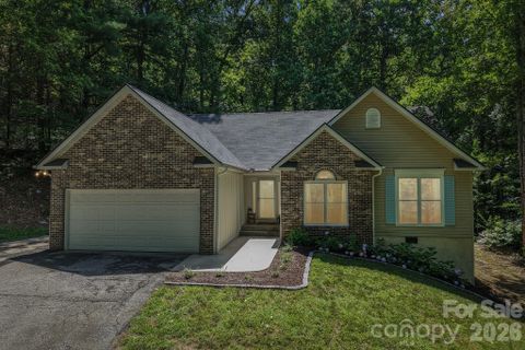 401 Heather Marie Drive pending home in Estates Of Salisbury, Hendersonville, NC