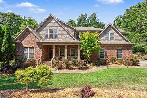 1702 Hannon Farm Road pending home in Olde Williamsburg, Fort Mill, SC