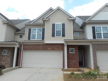 5860 Glassport Lane active home in Park South Station, Charlotte, NC