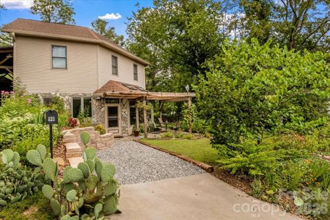 96 Woodrow Avenue