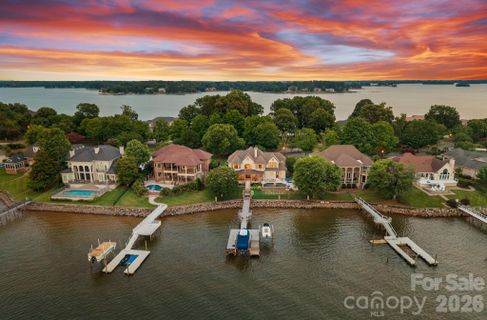 3423 Governors Island Drive pending home in Governors Island, Denver, NC