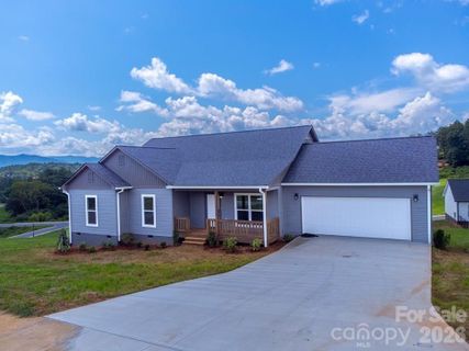 381 Scenic Ridge Circle pending home in Scenic Ridge, Franklin, NC