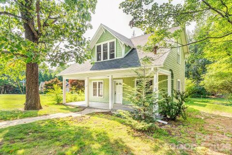 648 Lakeshore Drive