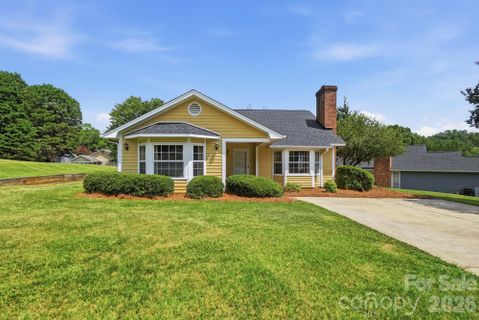 2914 Huckleberry Hill Drive active home in Mulberry Village, Fort Mill, SC