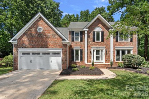 12500 Angel Oak Drive pending home in Cedarfield, Huntersville, NC