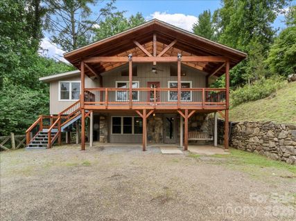 16 Turtle Dove Trail active home in Riverside Estates, Burnsville, NC
