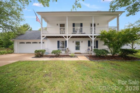 1040 Thorncrest Drive