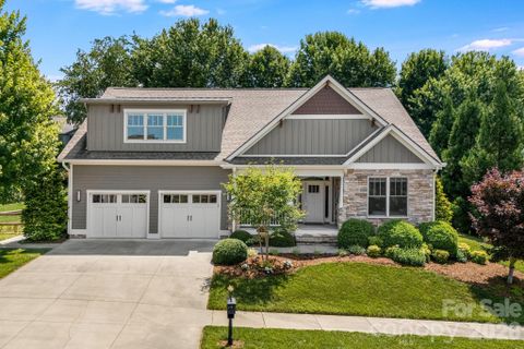 60 Barnrock Drive pending home in Hollabrook Farm, Mills River, NC