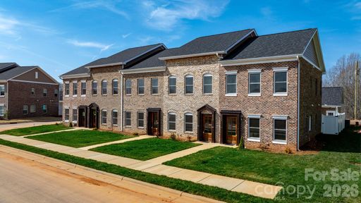 2115 24th Street Lane active home in Hawks Ridge, Hickory, NC