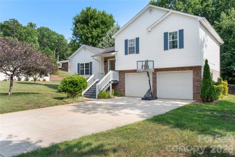 100 Carriage Hill Drive pending home in Carriage Hills, Morganton, NC