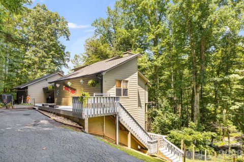 64 Big Spruce Lane active home in Chestnut Walk, Waynesville, NC