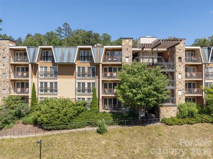 208 Bowling Park Road active home in Residences At Biltmore, Asheville, NC