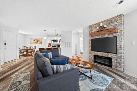Homes in Hamiltons Bay, Clover