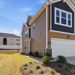5204 Wyes Oak Lane