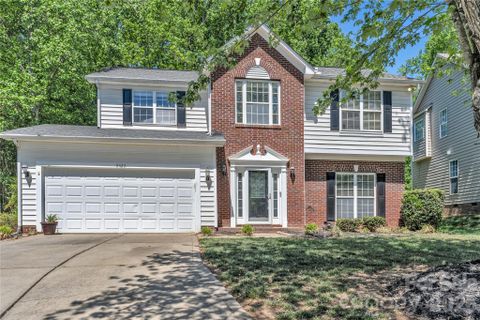 9423 Willow Tree Lane active home in Blakeney Heath, Charlotte, NC
