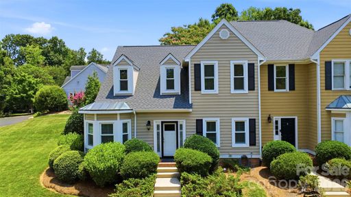 2552 Middlebridge Lane pending home in Bishops Ridge, Charlotte, NC