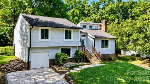 10129 Eagle Court active home in Raintree, Charlotte, NC