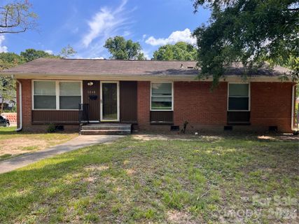 5618 Snow White Lane pending home in Fairfax Woods, Charlotte, NC