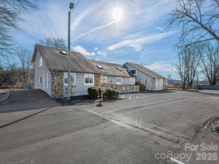 5030 Hendersonville Road