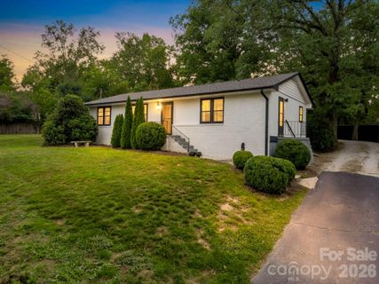 16 Main Street pending home in Oakley, Asheville, NC