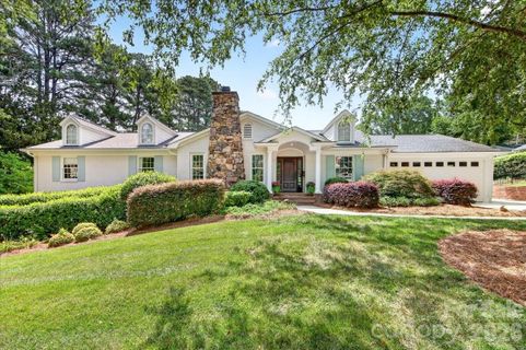 550 Manning Drive pending home in Barclay Downs, Charlotte, NC