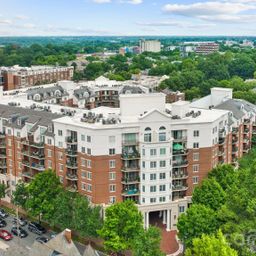 300 W 5th Street