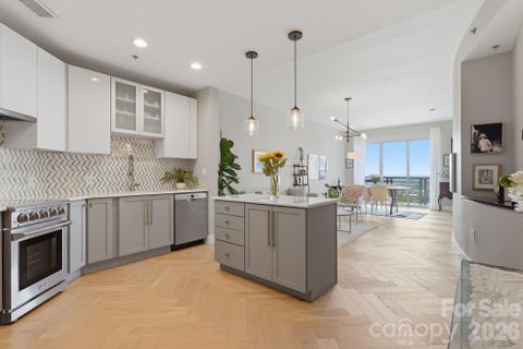 333 W Trade Street