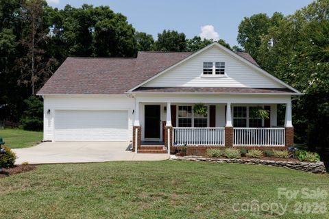 1507 Meadow Glen Lane pending home in Hallmark Glen, Rock Hill, SC