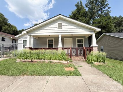 3125 Amay James Avenue active home in Reid Park, Charlotte, NC